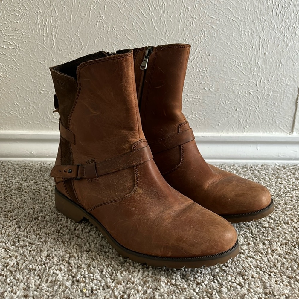 Size 9 Teva boots